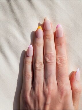 NIB Nail Reformation Pretty In Pastel  Short Almond Press-On Nails